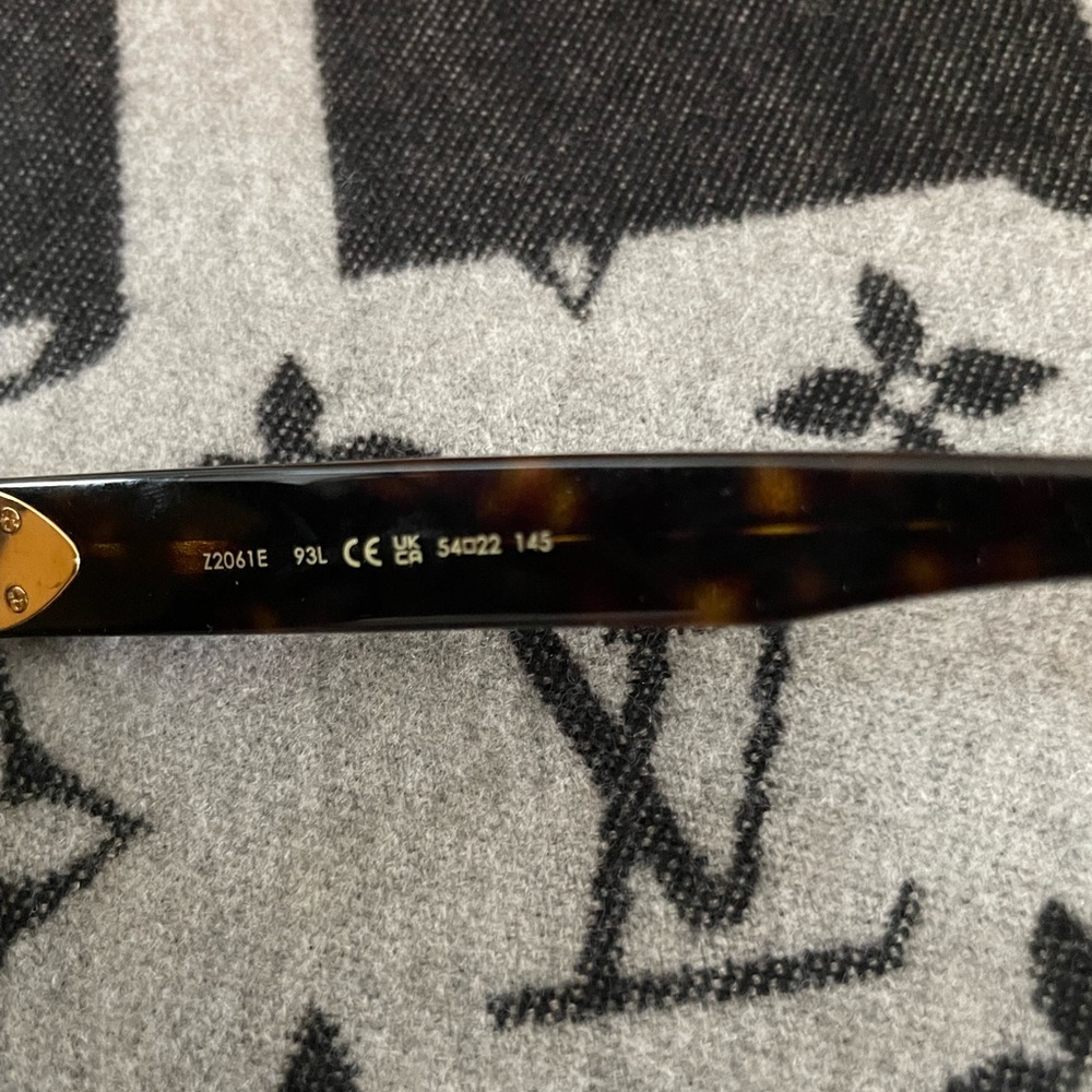 Louis Vuitton Black and Gold Sunglasses - Picture 7 of 11